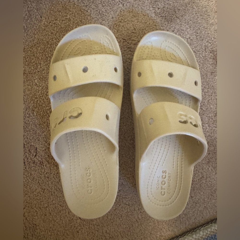 Crocs Women’s Cream/Beige Sandals